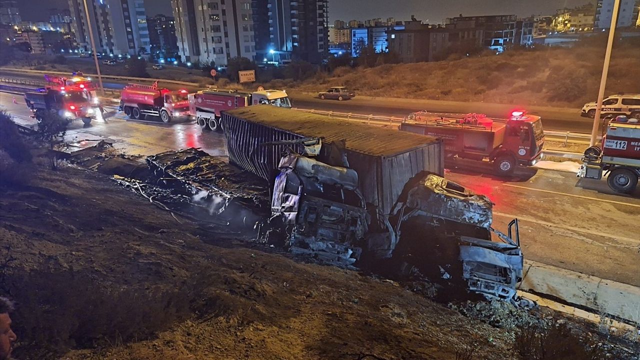 Mersin'de Tır Çarpışması: 1 Kişi Hayatını Kaybetti, 1 Yaralı