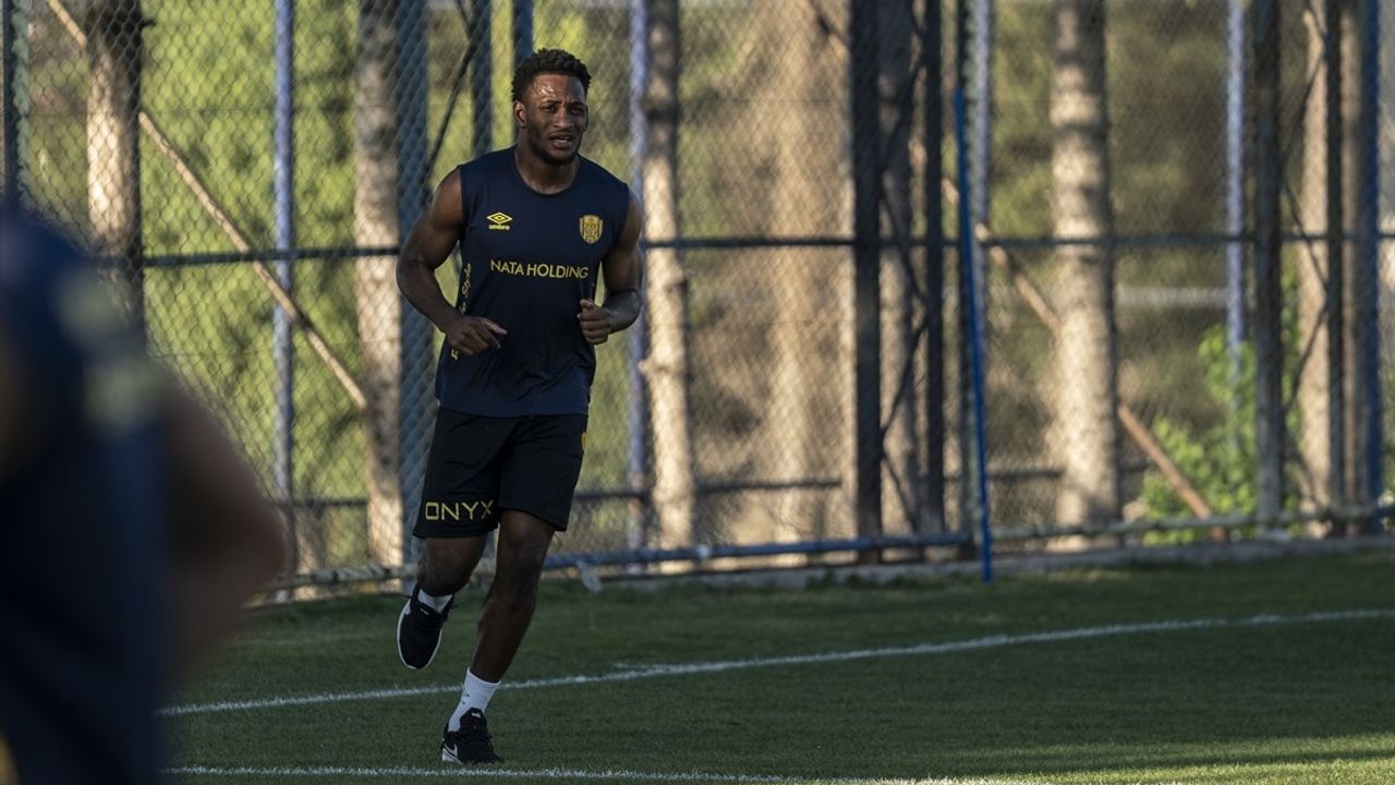 MKE Ankaragücü'nde Renaldo Cephas Antrenmana Katıldı