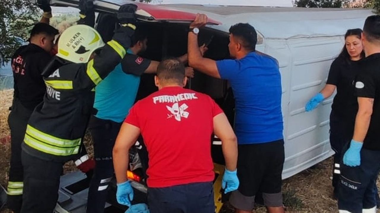 Muğla'da Çekici ile Tur Minibüsü Çarpıştı: 6 Yaralı