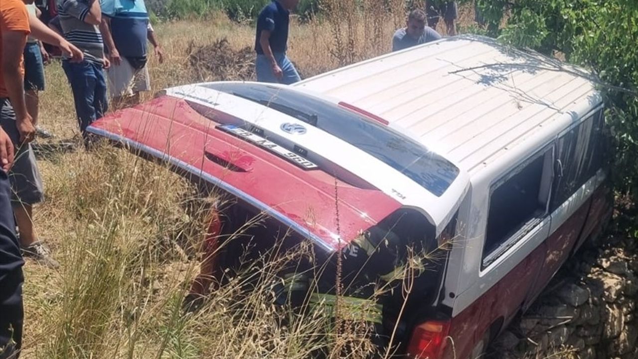 Muğla'da Minibüs Devrildi: 7 Yaralı