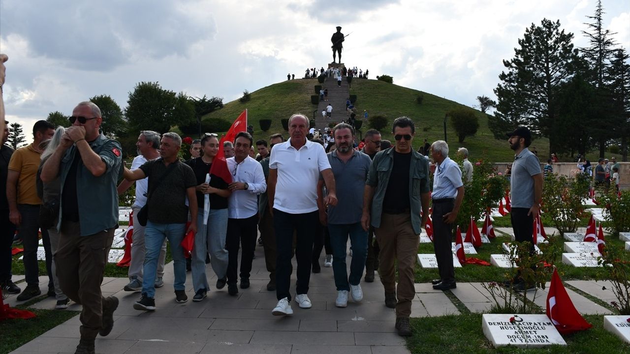 Muharrem İnce Dumlupınar Şehitliği'nde Anma Töreni