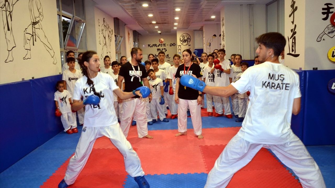 Muş'ta Karate Antrenörlerinin Başarılı Çalışmaları