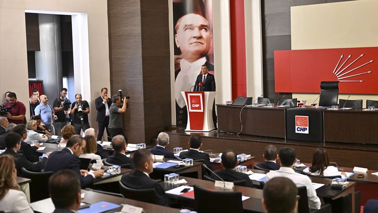 Özgür Özel'den Filistin Vurgusu ve Yangınla Mücadele İsteği
