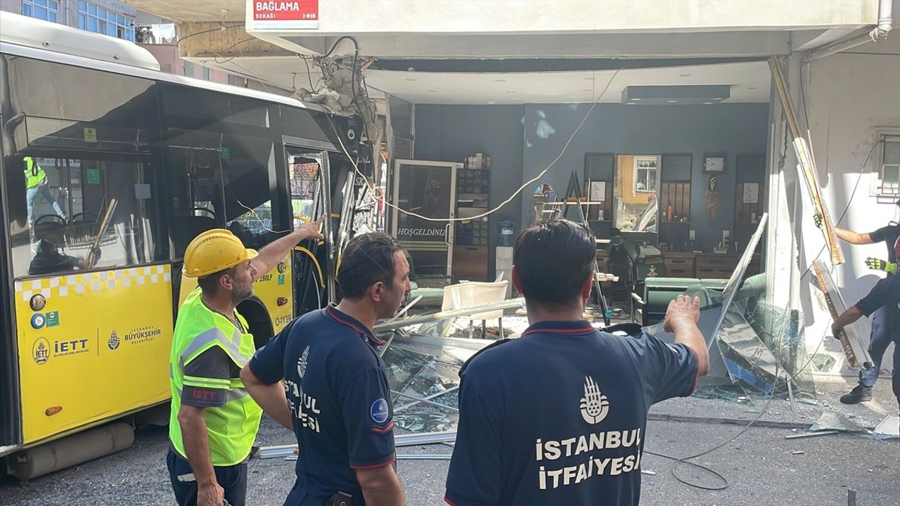 Pendik'te İETT Otobüsü Kazası: Vali Davut Gül İncelemelerde Bulundu
