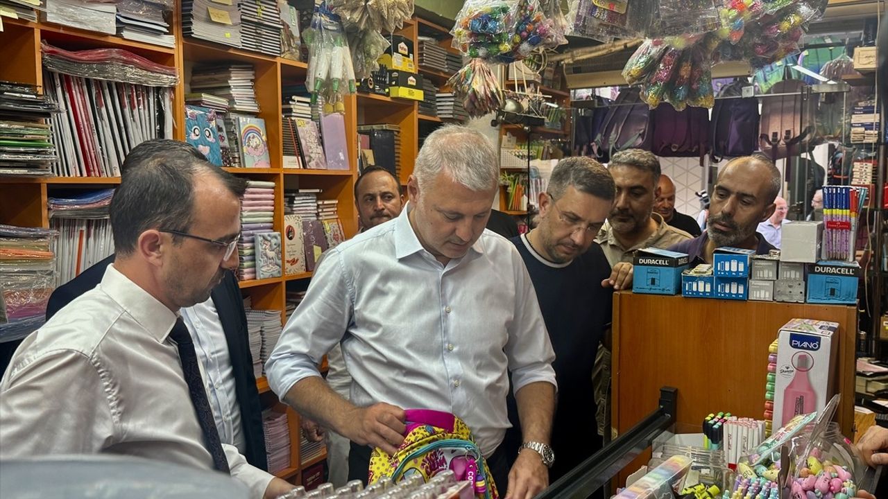 Sakarya'da İhtiyaç Sahibi Öğrenciler İçin Okul Alışverişi Yapıldı
