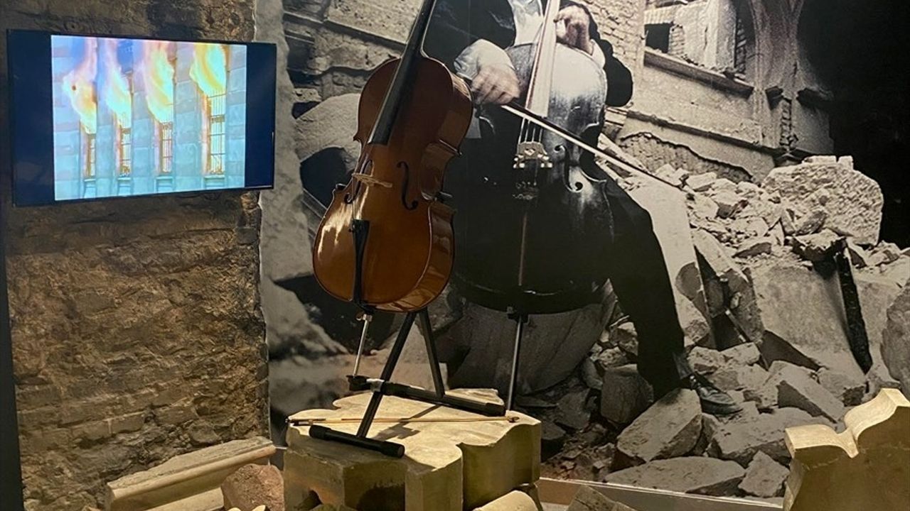 Saraybosna'daki Vijecnica Kütüphanesi'nin Yangını Anısına Sergi Açıldı