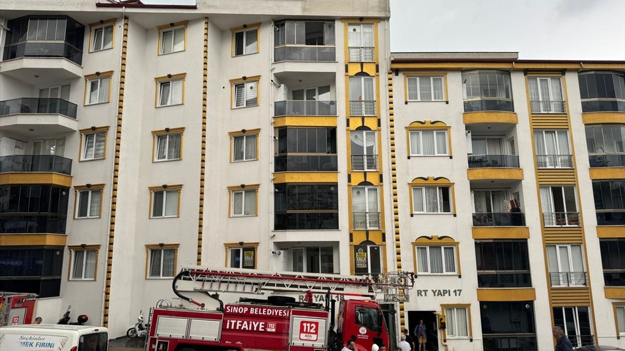 Sinop'ta Olumsuz Hava Koşulları: Yıldırım Yangına Neden Oldu, Denizde Hortum Oluştu