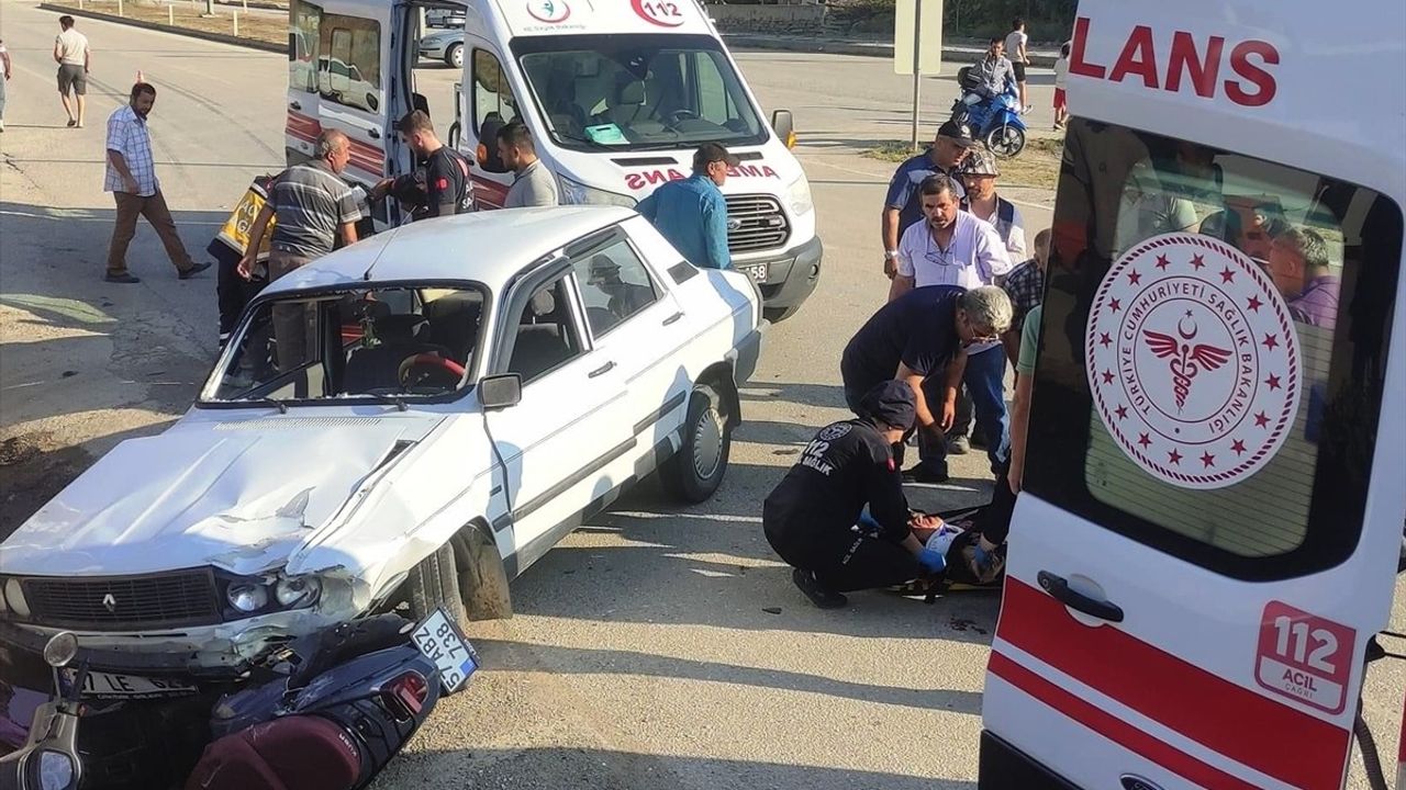 Sinop'ta Otomobil ve Motosiklet Çarpışması: 2 Yaralı