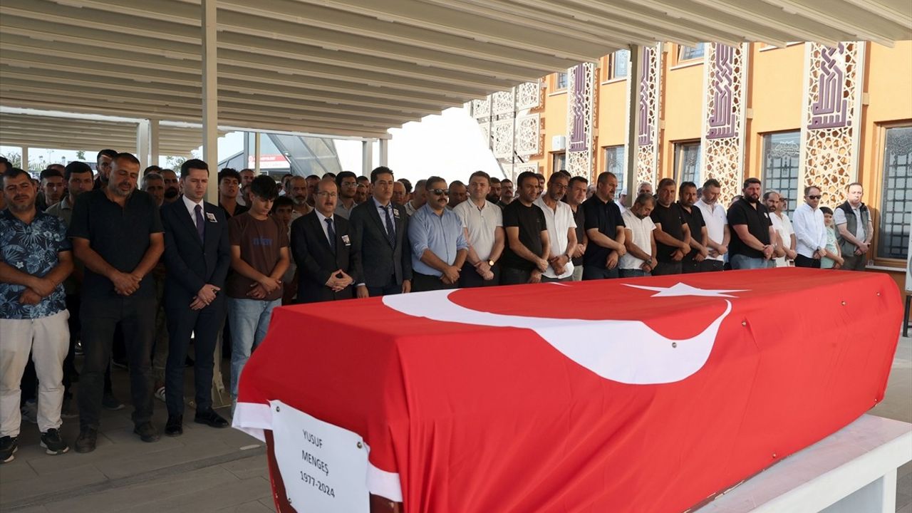 Sivas'ta Orman Yangını Sırasında Dozerin Devrilmesi: Operatör Hayatını Kaybetti