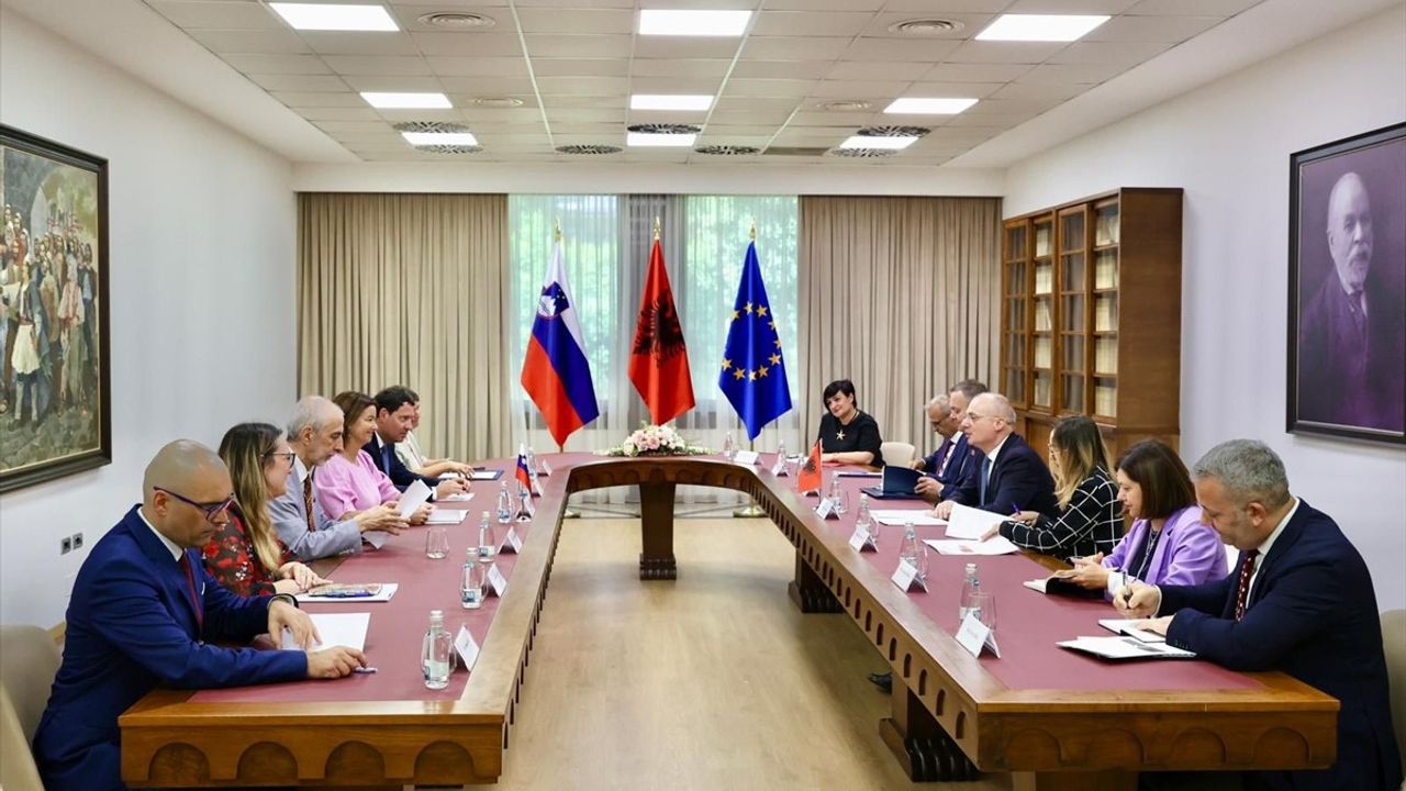 Slovenya, Arnavutluk'un AB Üyeliğini Destekliyor