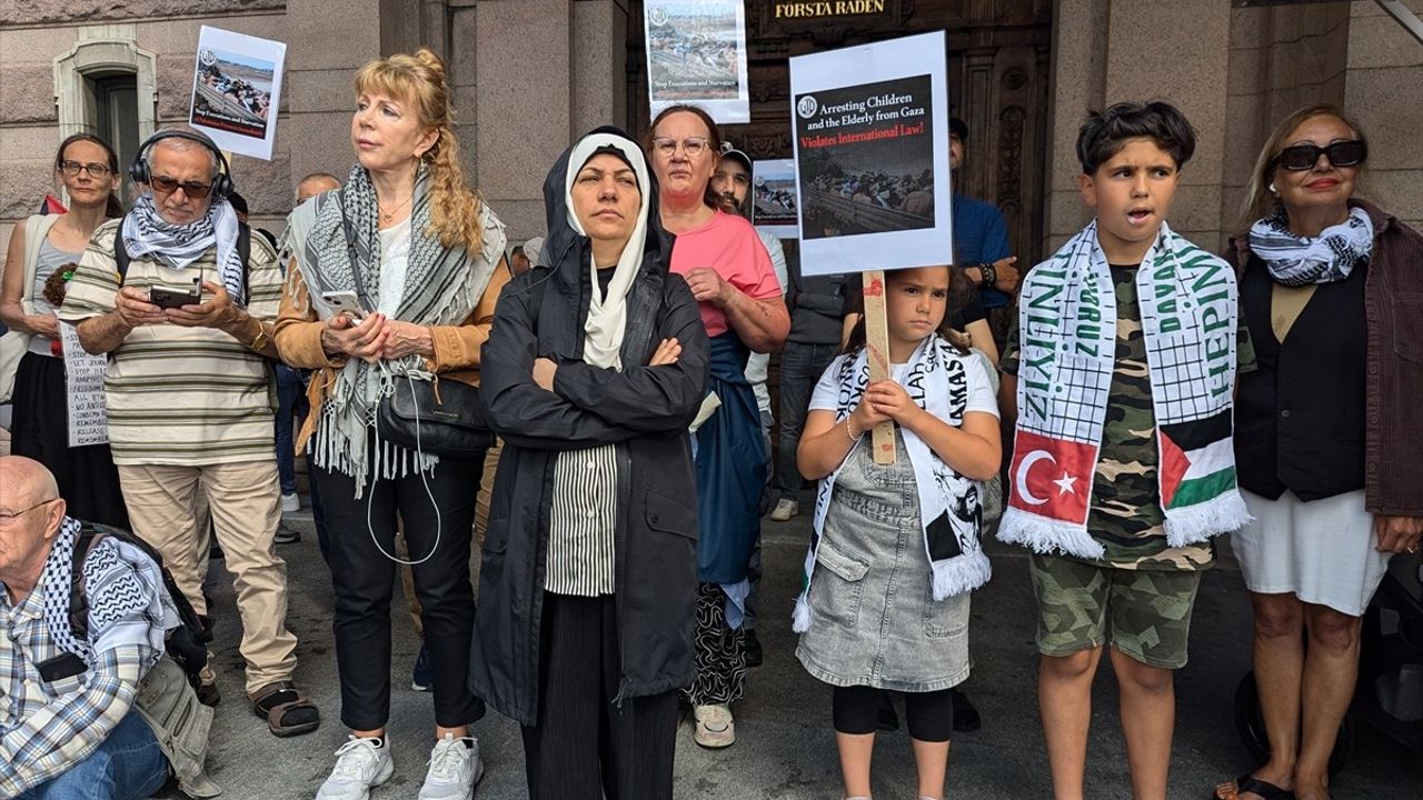 Stockholm'de Filistin Destekçileri İsrail'i Protesto Etti