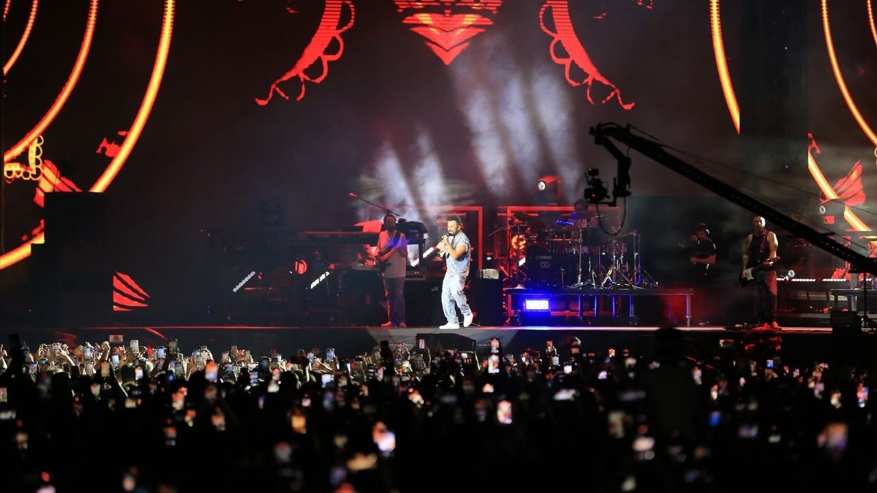 Tarkan ve Ceza Antalya'da Muhteşem Bir Konser Verdi