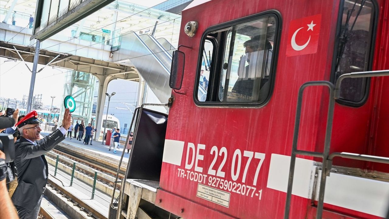 Tatvan Treni İkinci Seferine Coşkulu Başlangıç