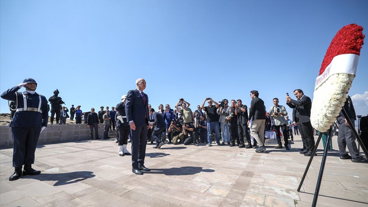 TBMM Başkanı Kurtulmuş, Kocatepe'deki Anıt'ta Tören Düzenledi