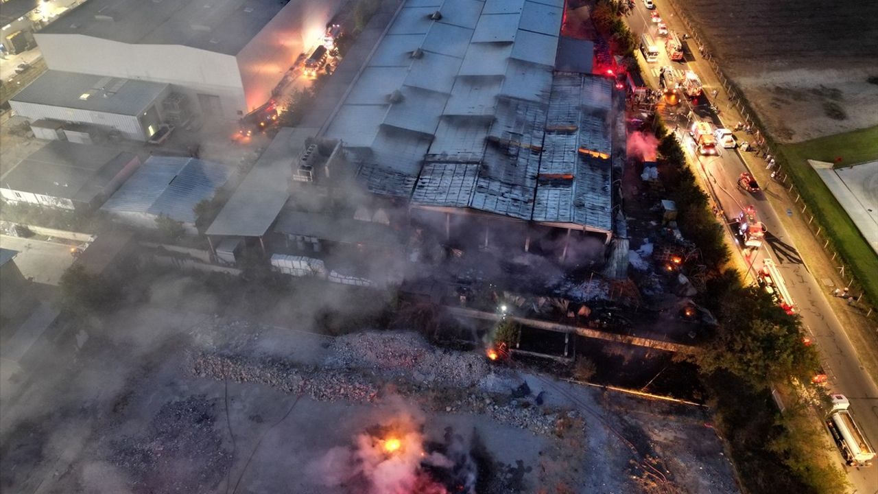 Tekirdağ'daki Fabrikada Yangın Kontrol Altına Alındı