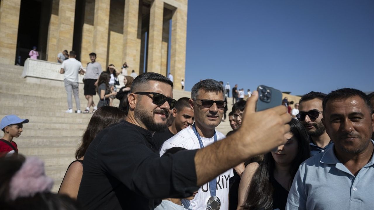 Türkiye'nin Milli Atıcıları Anıtkabir'i Ziyaret Etti