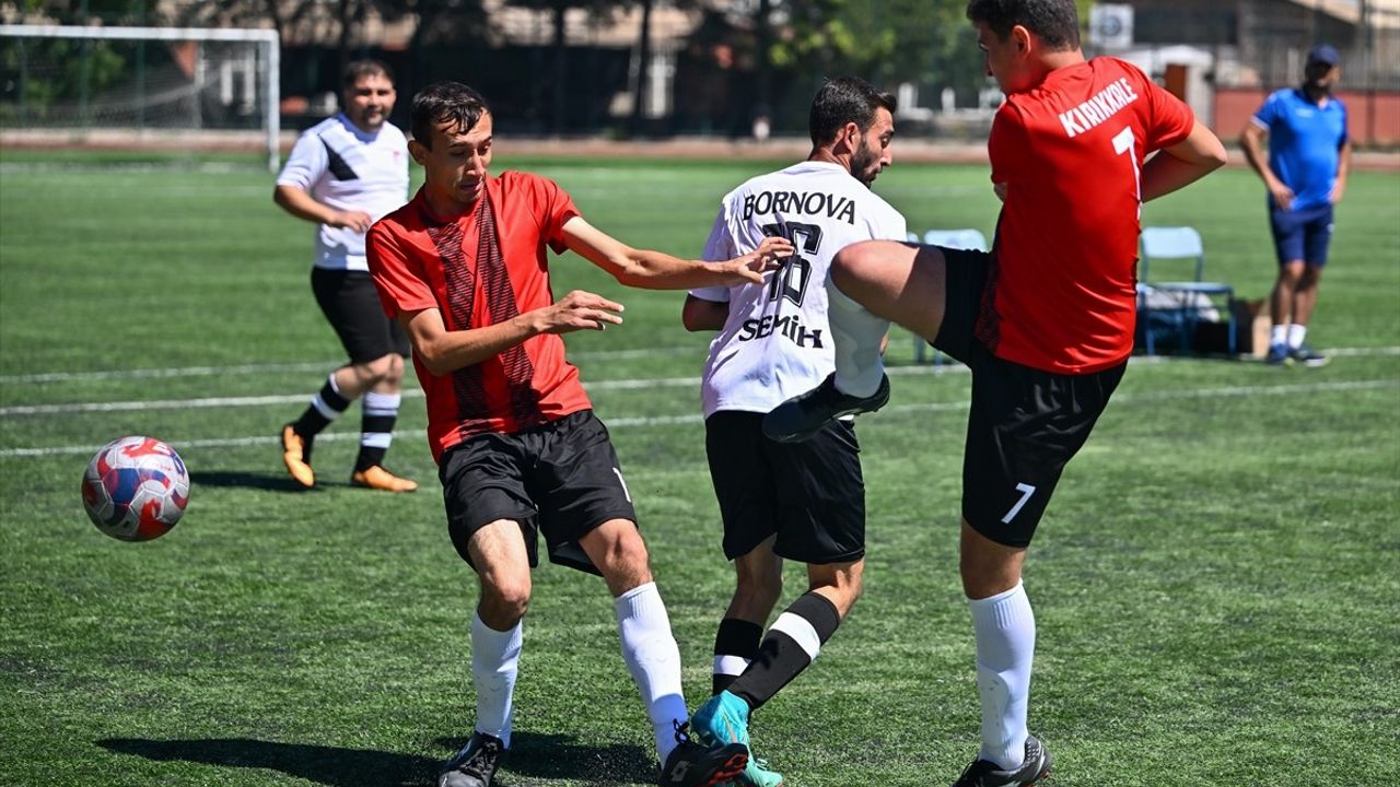 Türkiye Özel Sporcular Futbol Şampiyonası'nda Şampiyon Bornova Hasan Tahsin Takımı