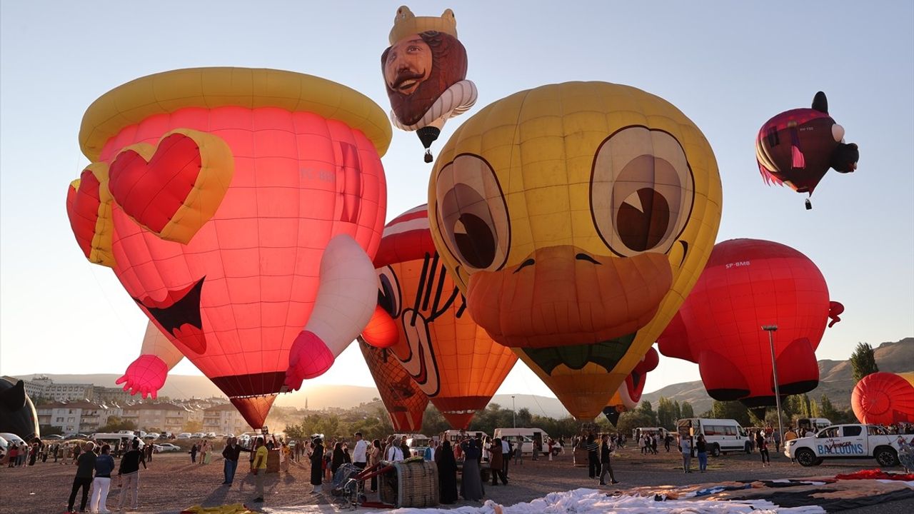 Ürgüp'te Sıcak Hava Balonları Festivali