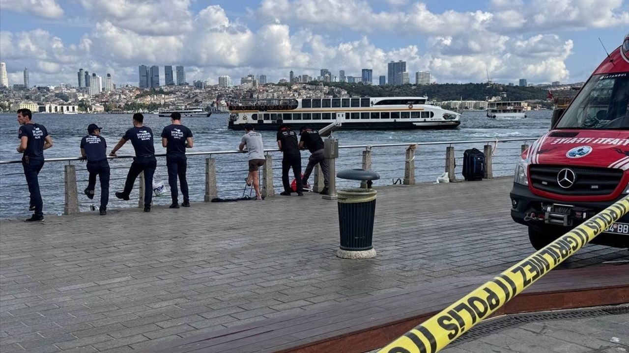 Üsküdar'da Denize Düşen Kadın İçin Arama Çalışmaları Yeniden Başlatıldı