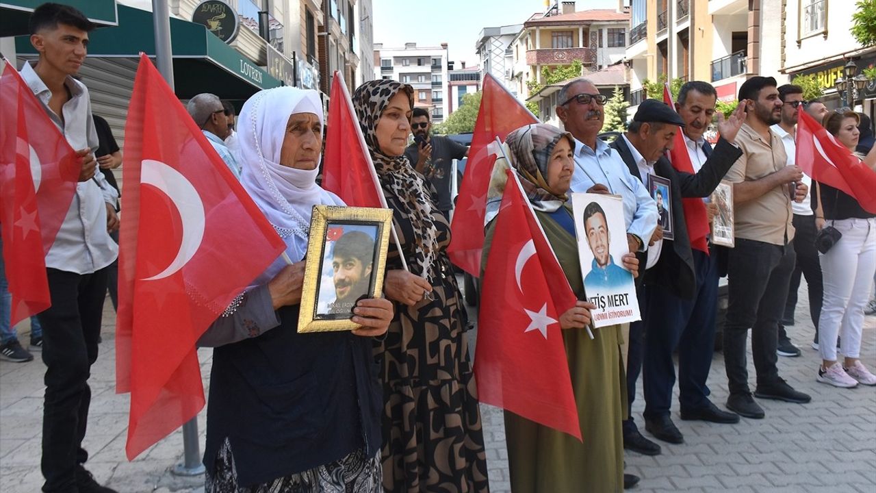 Van'da Aileler 'Evlat Nöbeti'ni Sürdürüyor