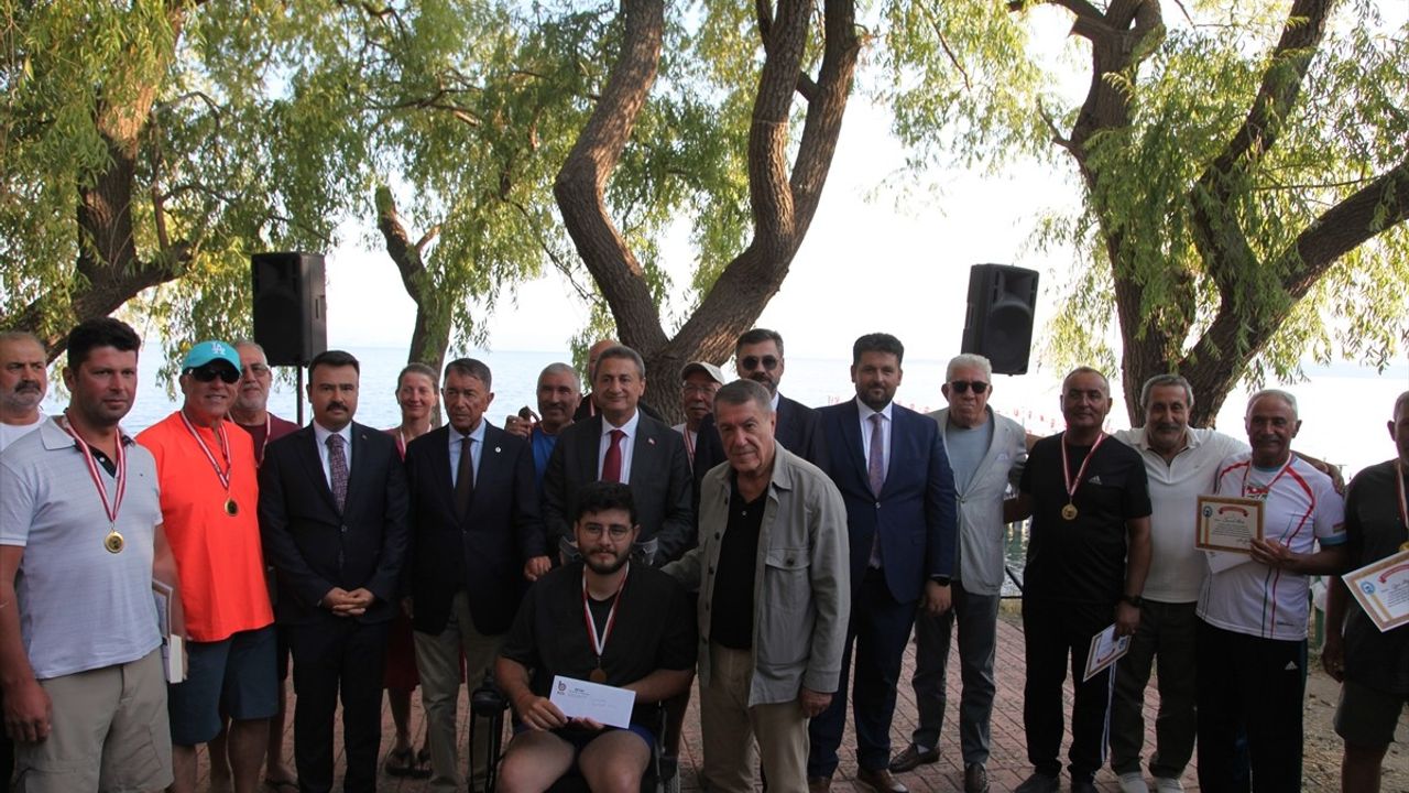 Van Gölü'nde 14 Kilometrelik Yüzme Maratonu Gerçekleştirildi