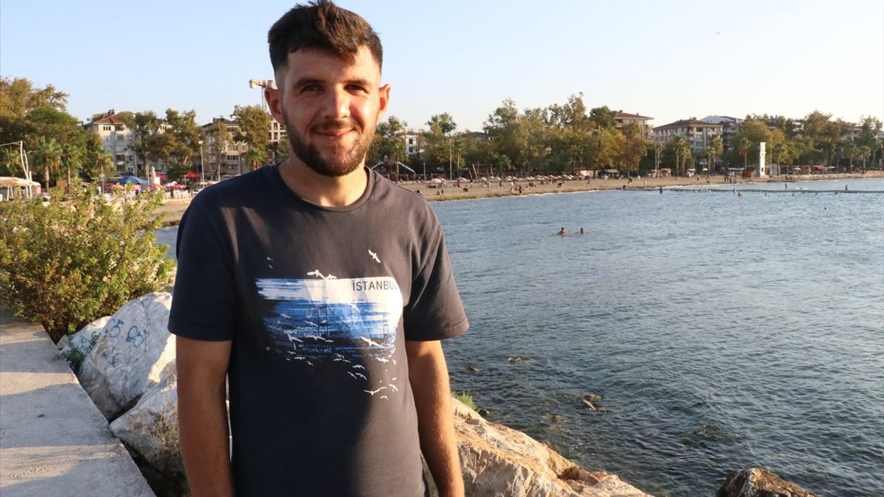 Yalova'da Cesur Tersane İşçisi Boğulma Tehlikesi Geçiren Gençyi Kurtardı