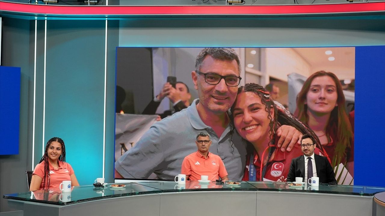 Yusuf Dikeç ve Şevval İlayda Tarhan'dan AA Ziyareti