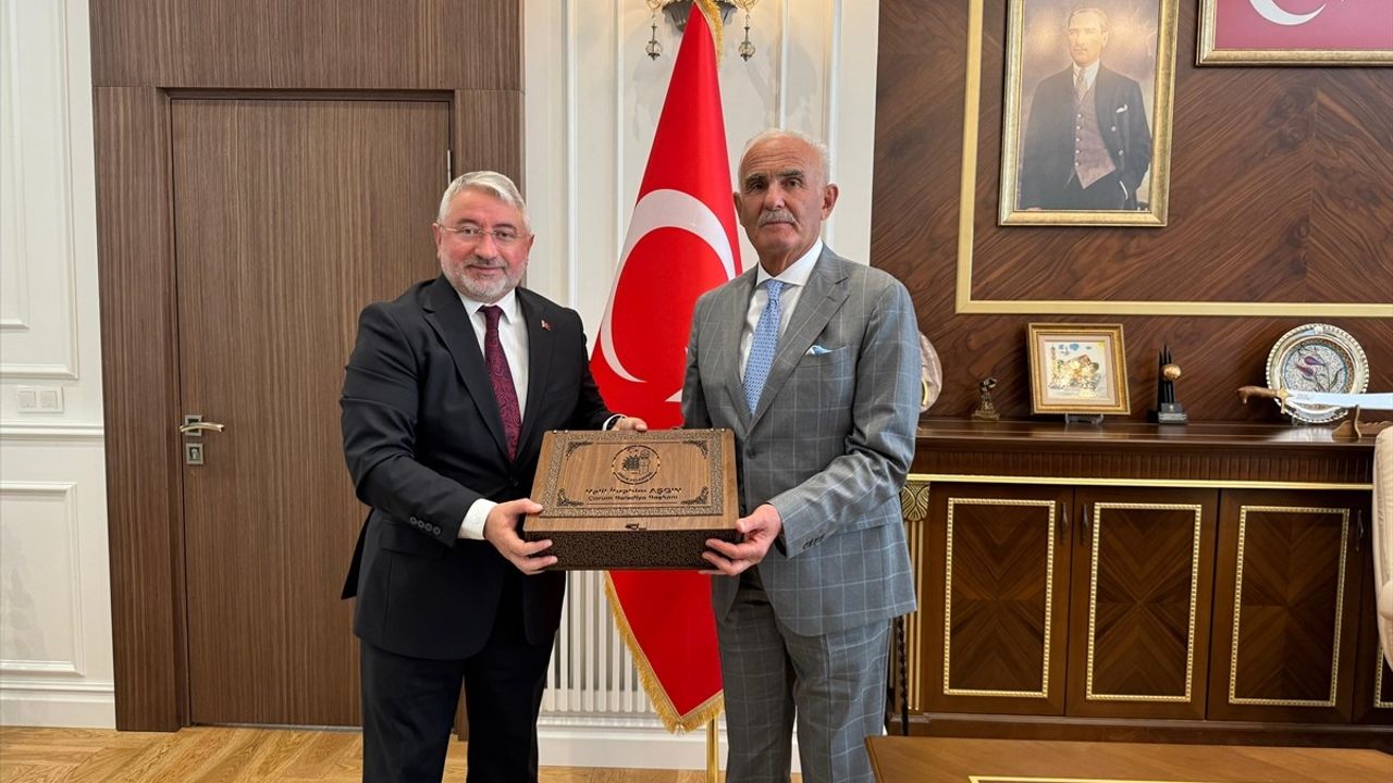 Yusuf Ziya Yılmaz, Çorum Belediye Başkanı Aşgın'ı Ziyaret Etti