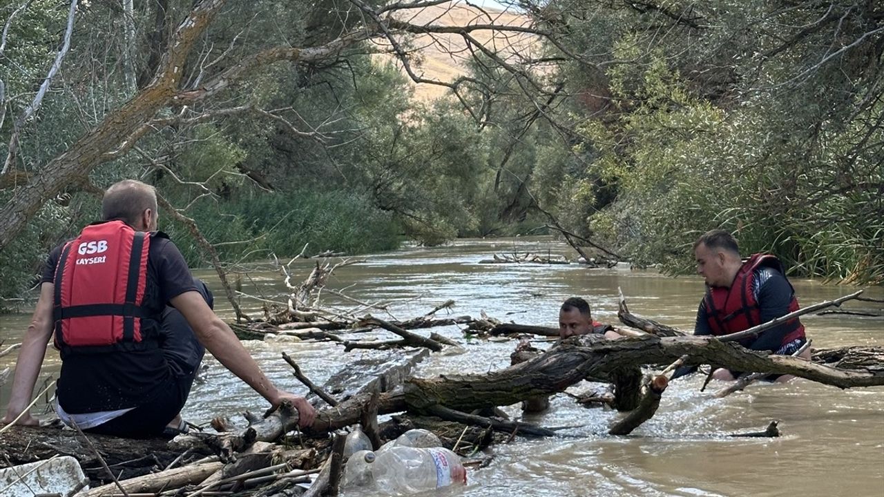 Zamantı Irmağı'nda Temizlik Seferberliği: 10 Ton Çöp Çıkarıldı