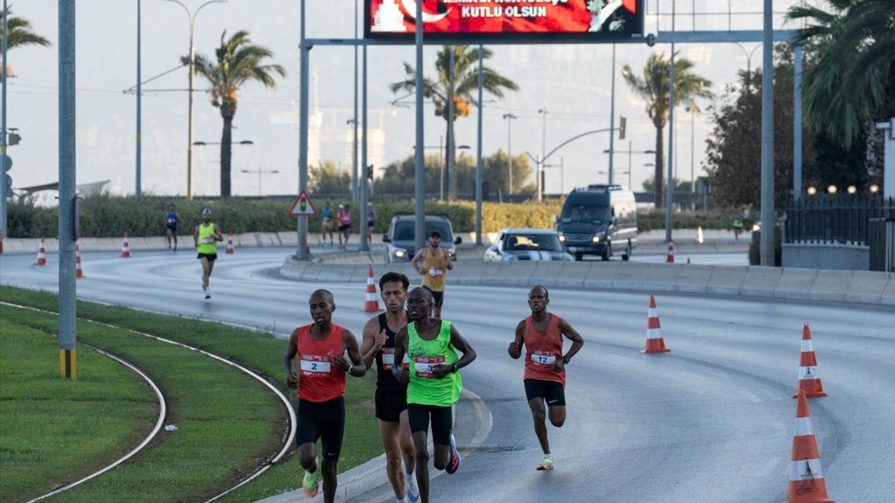 12. Uluslararası 9 Eylül İzmir Yarı Maratonu Coşkuyla Gerçekleşti