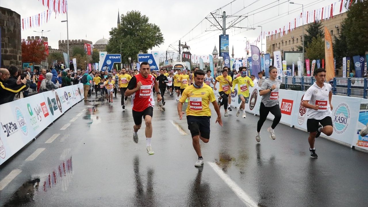 4. Uluslararası Kayseri Yarı Maratonu Renkli Anlara Ev Sahipliği Yaptı