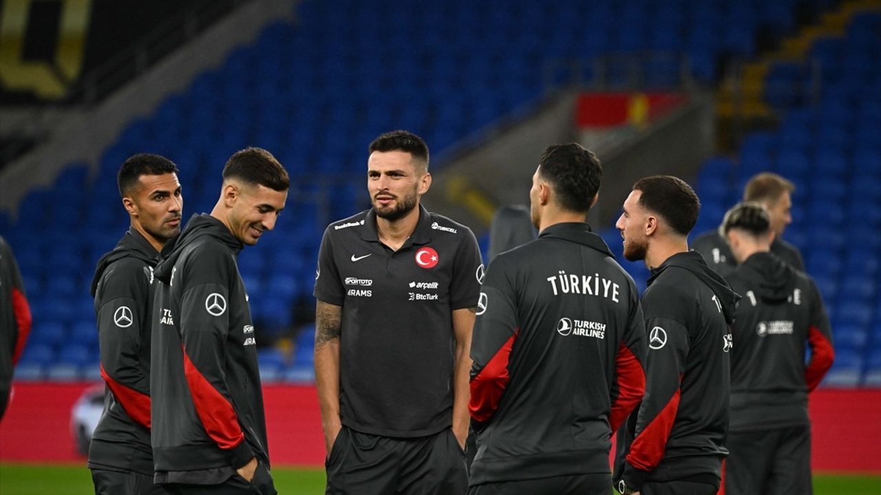 A Milli Takım Cardiff City Stadı'nda Yürüyüş Düzenledi