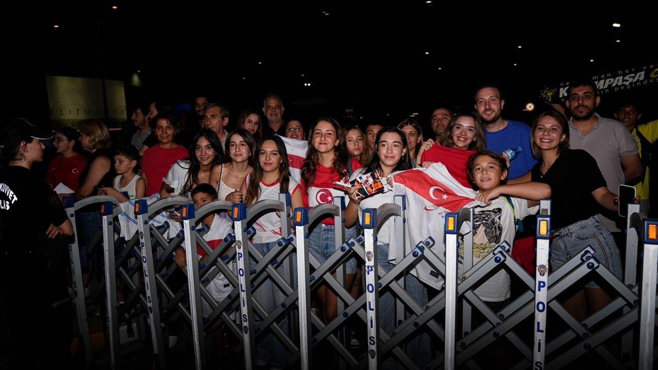 A Milli Takım İzmir'de İzlanda Hazırlıkları Başladı