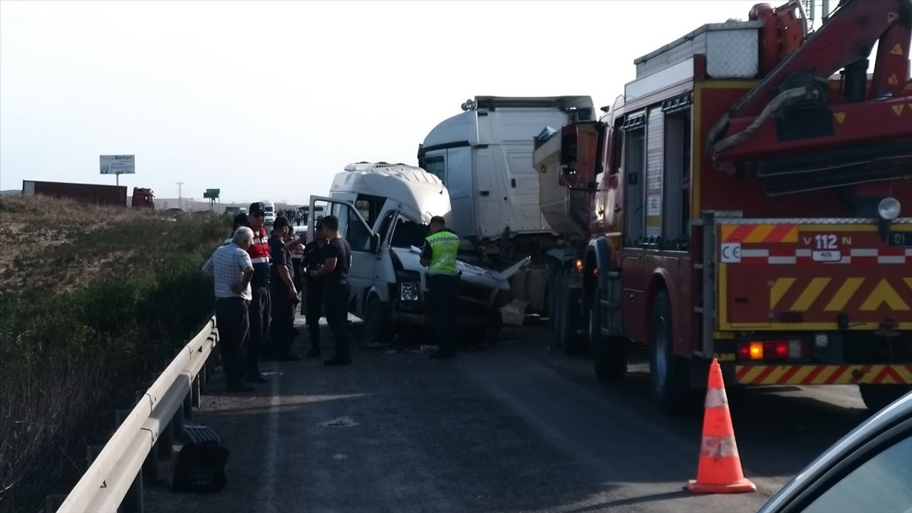 Adana'da Feci Trafik Kazası: 3 Kişi Hayatını Kaybetti