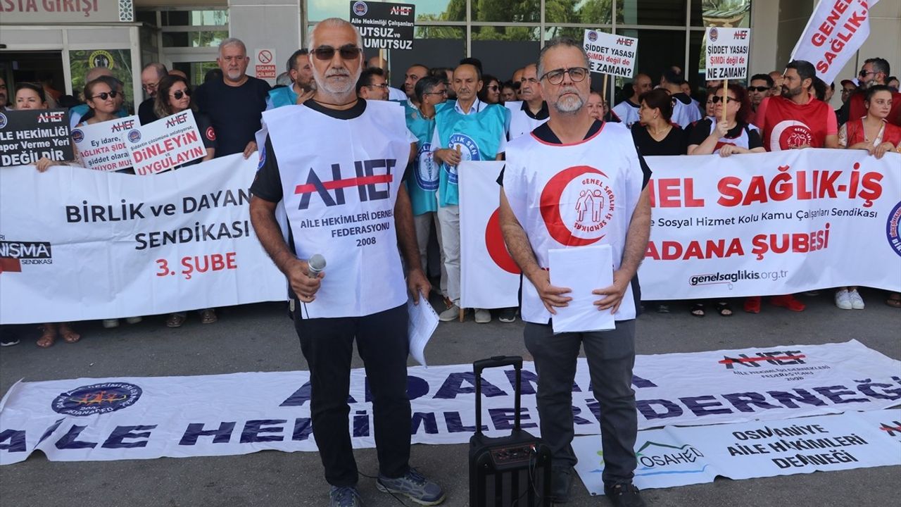 Adana'da Sağlık Çalışanlarına Yönelik Şiddet Protesto Edildi