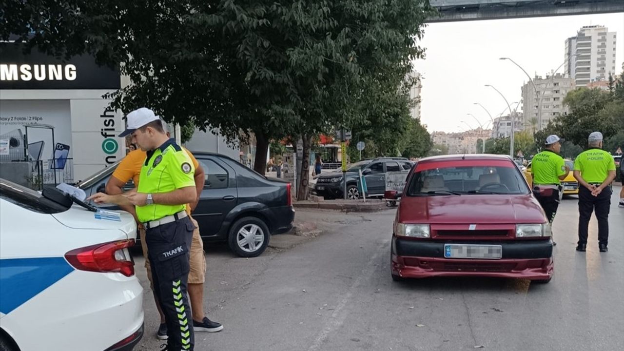 Adana'da Yaya Geçidinde Trafik Denetimleri: Cezalar Kesildi