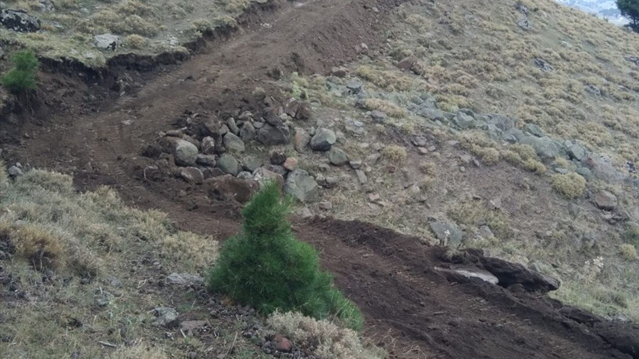 Afyonkarahisar'da Eğimli Arazide Yuvarlanan İneğin Kurtarılması