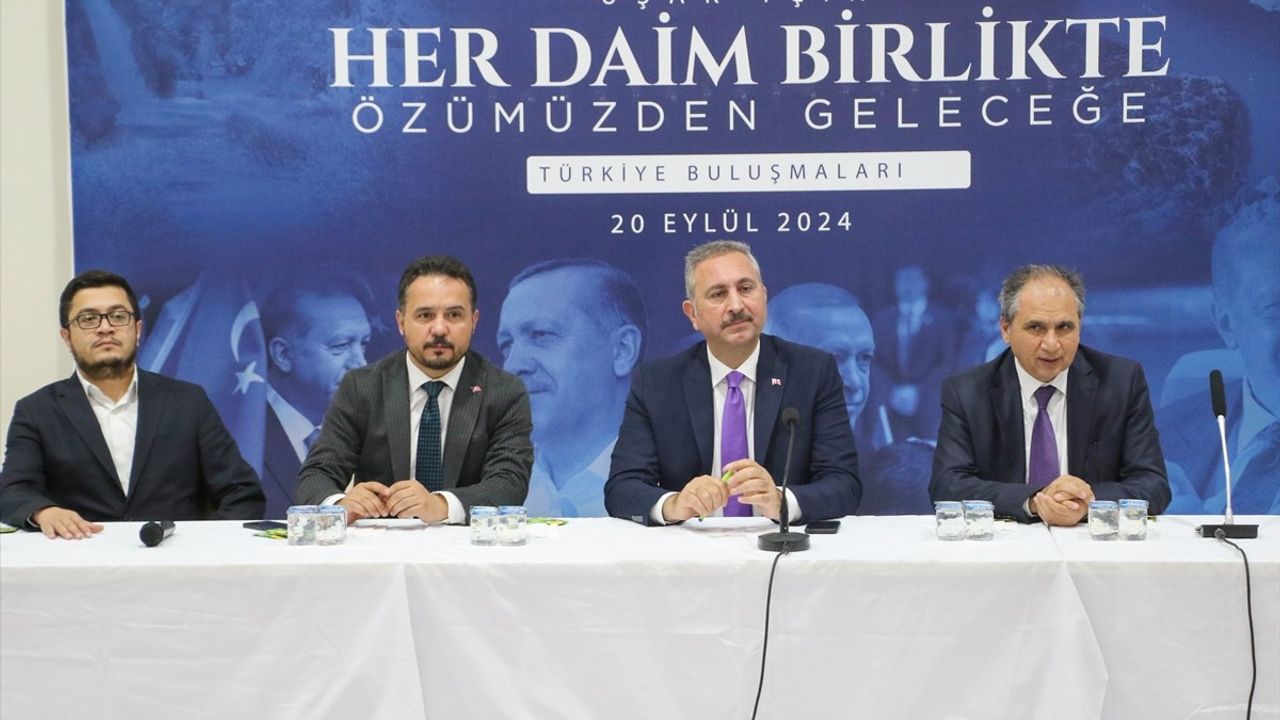 AK Parti'nin Uşak Buluşması: Türkiye'nin Menfaatleri ve Dış Politika Vurgusu