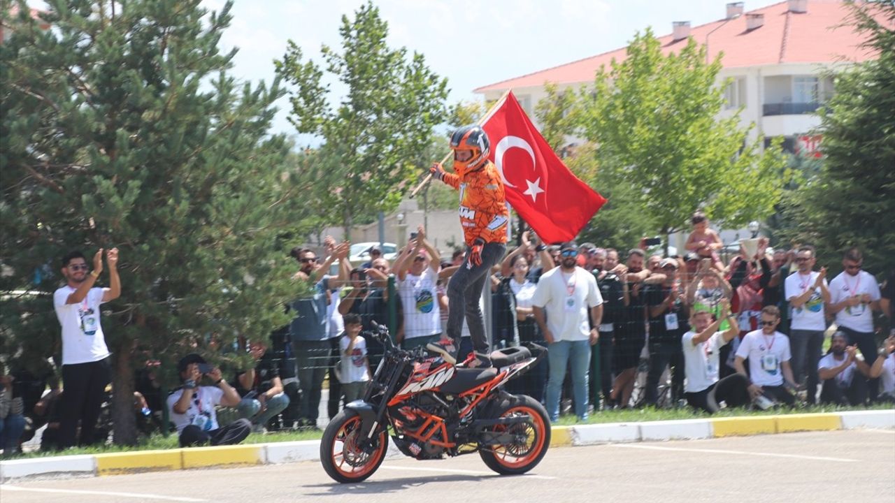 Akrobasi Sporu İle Gençlere Güvenli Motosiklet Kullanımı Tavsiyesi