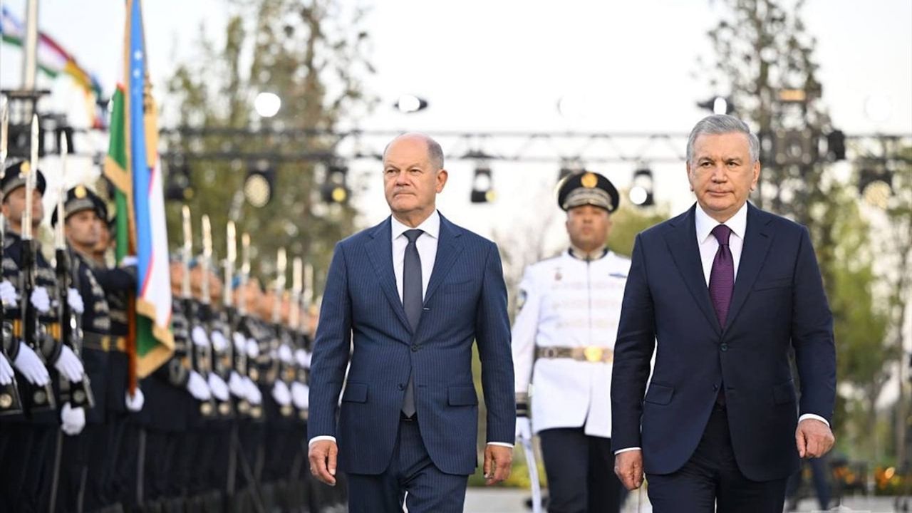 Almanya Başbakanı Scholz, Özbekistan'da Cumhurbaşkanı Mirziyoyev ile Görüştü