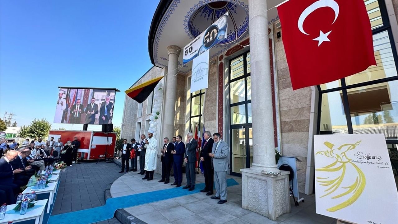 Almanya'da Brühl Camisi Dualarla Hizmete Girdi