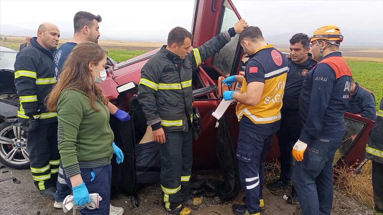 Amasya'da Trafik Kazası: İki Ölü, Bir Yaralı