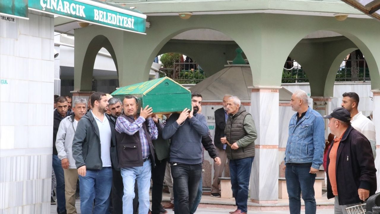 Antalya'da Kavga Sonucu Bir Genç Hayatını Kaybetti