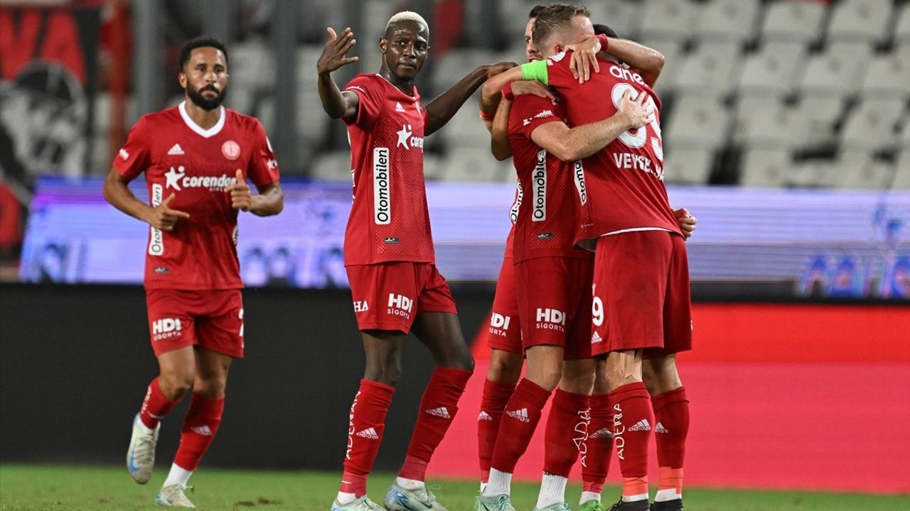 Antalyaspor, Adana Demirspor'u 2-1 Mağlup Etti