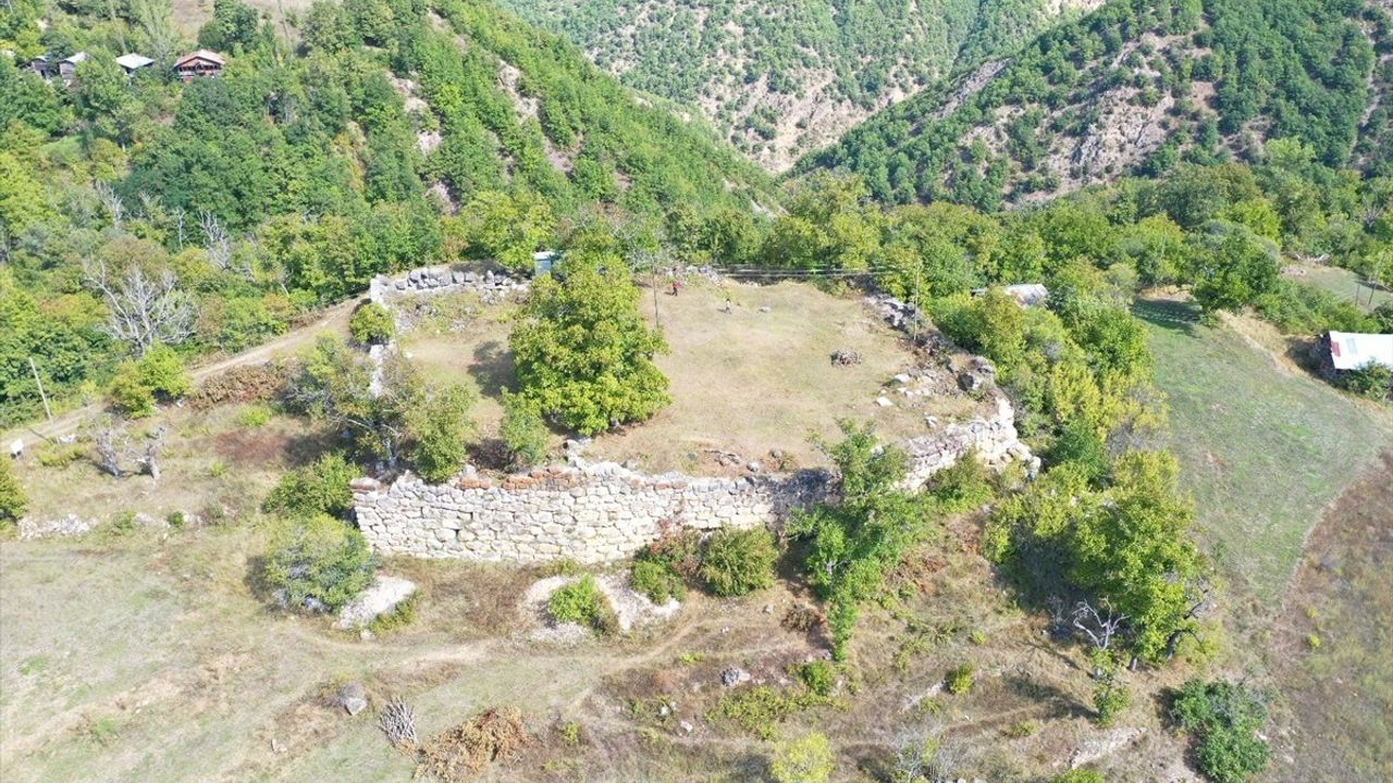 Artvin'de Tarihi Yapının Kazı Çalışması Başladı