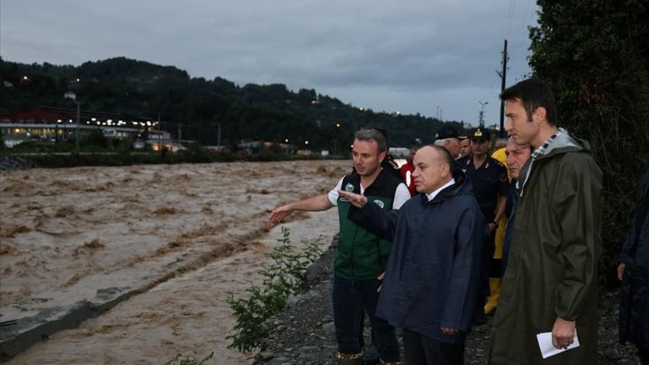 Artvin'de Yağışlar Sonucu 32 Köy Yolu Kapandı