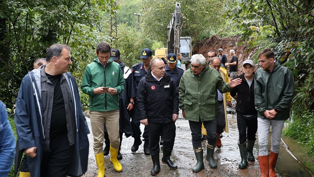 Artvin'deki Heyelanlar Sonrasında 32 Köy Yolu Yeniden Ulaşıma Açıldı