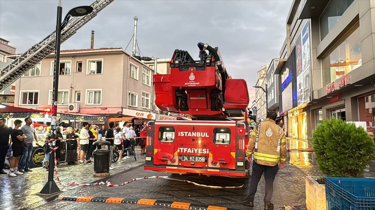 Ataşehir'deki İş Merkezinde Yangın Alarmı