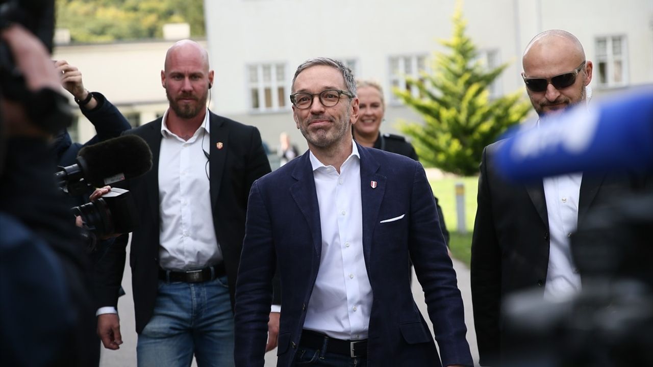 Avusturya'da Genel Seçimlerde FPÖ Lideri Herbert Kickl Oy Kullandı