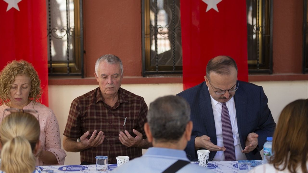 Aydın Valisi Canpolat, Ayşenur Ezgi Eygi'nin Ailesine Taziye Ziyaretinde Bulundu